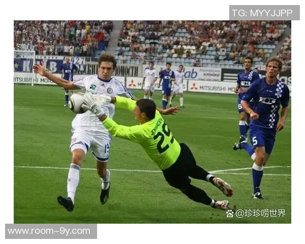 莫伦特斯批评皇马表现失控球员位置不当影响整体发挥 莫伦特斯批评皇马表现失控球员位置不当影响整体发挥